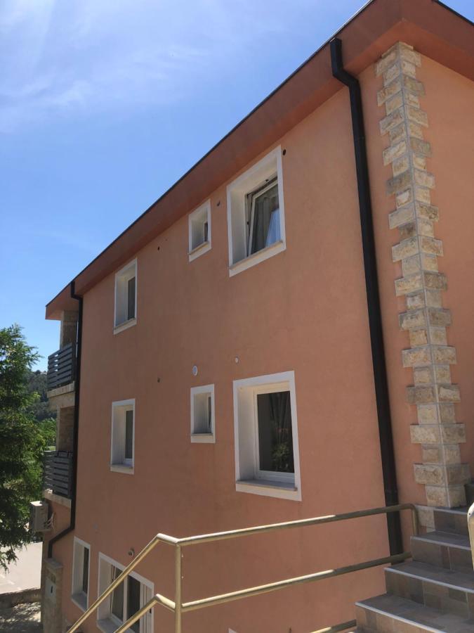 Apartments Chilla *** Лопар Экстерьер фото
