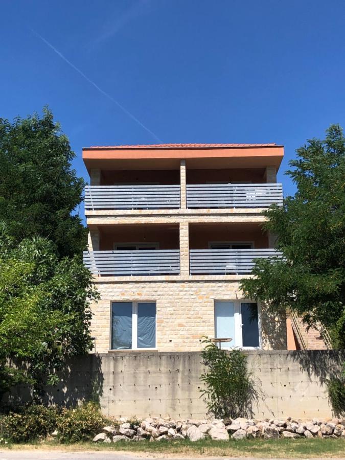 Apartments Chilla *** Лопар Экстерьер фото
