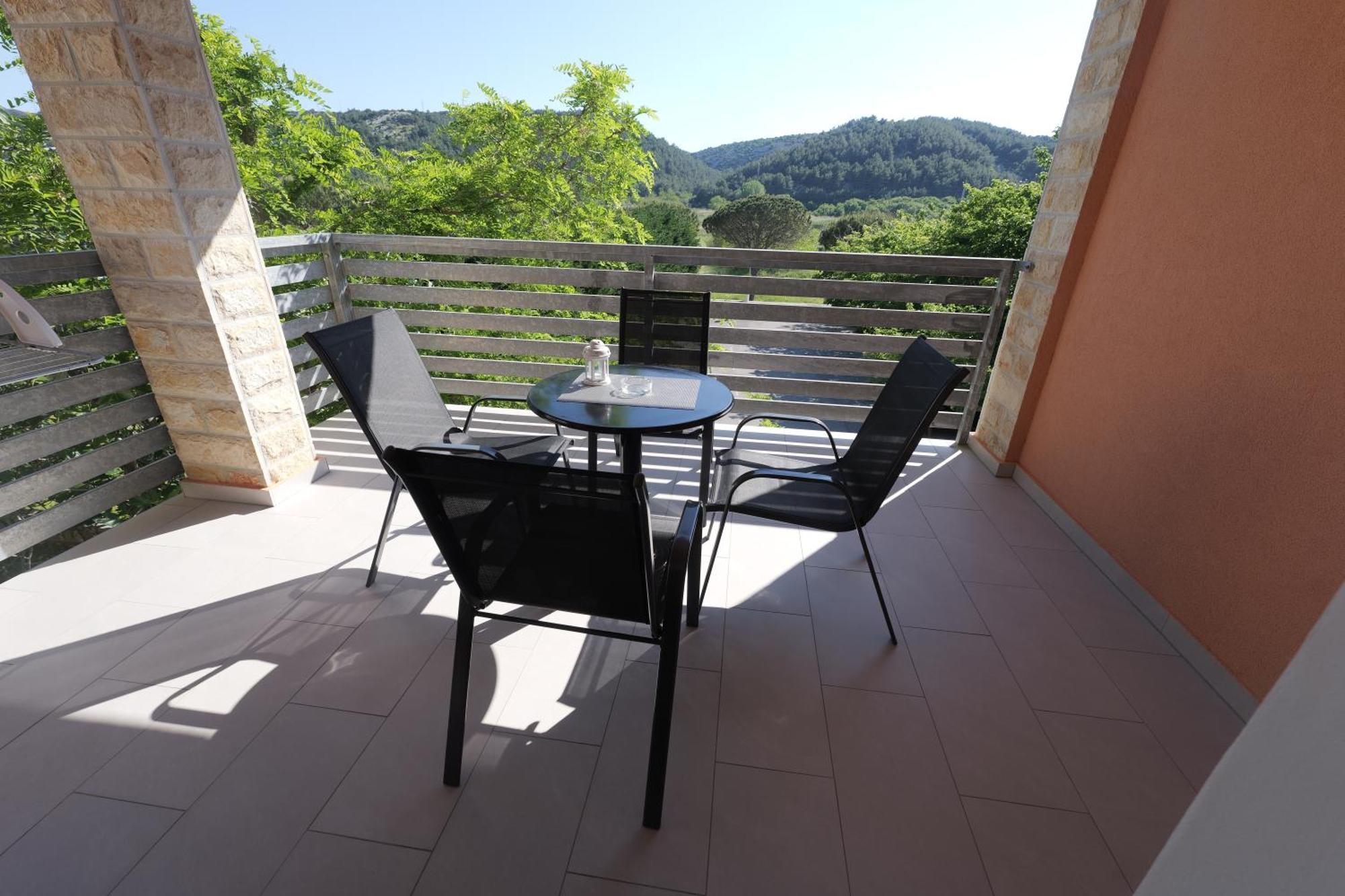 Apartments Chilla *** Лопар Экстерьер фото